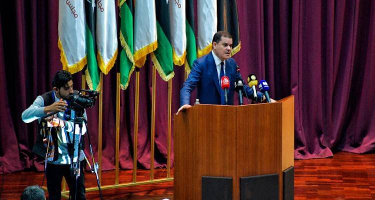 &Sigma;&tau;&eta; &Lambda;&iota;&beta;ύ&eta; &alpha;ύ&rho;&iota;&omicron; &Mu;&eta;&tau;&sigma;&omicron;&tau;ά&kappa;&eta;&sigmaf;-&Delta;έ&nu;&delta;&iota;&alpha;&sigmaf; | &Tau;&iota; &laquo;&pi;&alpha;ί&zeta;&epsilon;&tau;&alpha;&iota;&raquo; &sigma;ή&mu;&epsilon;&rho;&alpha; &sigma;&tau;&eta; &chi;ώ&rho;&alpha;, &tau;&iota; &epsilon;&pi;&iota;&delta;&iota;ώ&kappa;&epsilon;&iota; &eta; &Epsilon;&lambda;&lambda;ά&delta;&alpha;