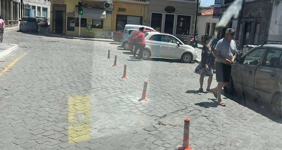 &Mu;ύ&rho;&iota;&nu;&alpha;: &Mu;&pi;ή&kappa;&alpha;&nu; &tau;&alpha; &kappa;&omega;&lambda;&omicron;&nu;ά&kappa;&iota;&alpha; &pi;&rho;&iota;&nu; &tau;&alpha; &phi;&alpha;&nu;ά&rho;&iota;&alpha; &sigma;&tau;&omicron; &lambda;&iota;&mu;ά&nu;&iota;