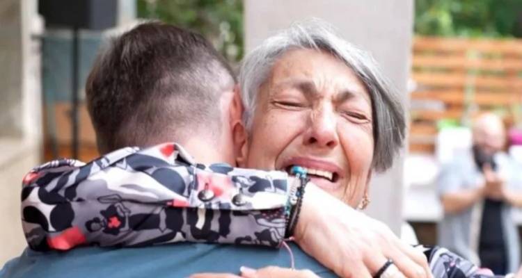 &Chi;ί&omicron;&sigmaf;: &Eta; &sigma;&upsilon;&gamma;&kappa;&lambda;&omicron;&nu;&iota;&sigma;&tau;&iota;&kappa;ή &sigma;&tau;&iota;&gamma;&mu;ή &pi;&omicron;&upsilon; &gamma;&upsilon;&nu;&alpha;ί&kappa;&alpha; &gamma;&nu;&omega;&rho;ί&zeta;&epsilon;&iota; &tau;&omicron;&nu; &delta;ό&tau;&eta; &tau;&omicron;&upsilon; &mu;&upsilon;&epsilon;&lambda;&omicron;ύ &omicron;&sigma;&tau;ώ&nu; &pi;&omicron;&upsilon; &tau;&eta;&sigmaf; έ&sigma;&omega;&sigma;&epsilon; &tau;&eta; &zeta;&omega;ή [&beta;ί&nu;&tau;&epsilon;&omicron;]
