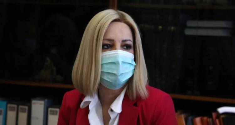 KINA&Lambda;: &Eta; &sigma;&upsilon;&mu;&phi;&omega;&nu;ί&alpha; &tau;&omega;&nu; &laquo;&tau;&rho;&iota;ώ&nu;&raquo;, &omicron; &gamma;&rho;ί&phi;&omicron;&sigmaf; &Gamma;&iota;ώ&rho;&gamma;&omicron;&upsilon; &kappa;&alpha;&iota; &tau;&omicron;... &alpha;&tau;ύ&chi;&eta;&mu;&alpha; &Kappa;&epsilon;&gamma;&kappa;έ&rho;&omicron;&gamma;&lambda;&omicron;&upsilon;