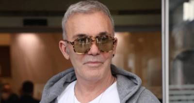 &Sigma;&tau;έ&lambda;&iota;&omicron;&sigmaf; &Rho;ό&kappa;&kappa;&omicron;&sigmaf;: &Eta; &pi;&rho;ώ&tau;&eta; &tau;&omicron;&upsilon; &sigma;&upsilon;&nu;έ&nu;&tau;&epsilon;&upsilon;&xi;&eta; &mu;&epsilon;&tau;ά &tau;&omicron; έ&mu;&phi;&rho;&alpha;&gamma;&mu;&alpha; &sigma;&tau;&eta;&nu; &epsilon;&kappa;&pi;&omicron;&mu;&pi;ή &laquo;&Zeta;ή&sigma;&epsilon; &alpha;&lambda;&lambda;&iota;ώ&sigmaf;&raquo;