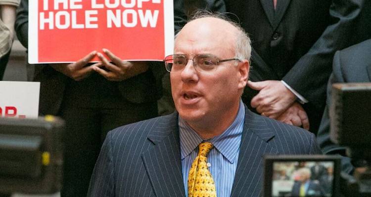 «Εχω εκατομμύρια, φορολογήστε με κι άλλο»