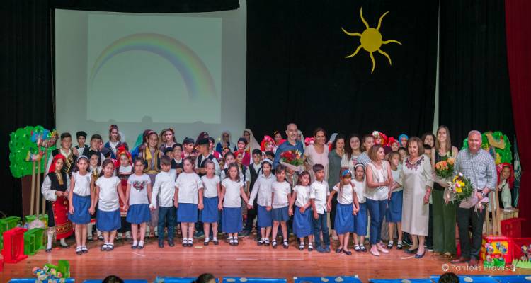 &Lambda;ύ&kappa;&epsilon;&iota;&omicron; &Epsilon;&lambda;&lambda;&eta;&nu;ί&delta;&omega;&nu; &Lambda;ή&mu;&nu;&omicron;&upsilon;: &laquo;Έ&sigma;&tau;&eta;&sigma;&epsilon; &eta; &phi;ύ&sigma;&eta; &tau;&omicron;&nu; &chi;&omicron;&rho;ό&raquo; &sigma;&tau;&eta; &sigma;&kappa;&eta;&nu;ή &tau;&omicron;&upsilon; &laquo;&Mu;&alpha;&rho;&omicron;ύ&lambda;&alpha;&raquo;