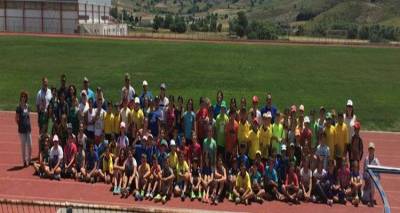 &Lambda;ή&mu;&nu;&omicron;&sigmaf;: &Sigma;&upsilon;&gamma;&chi;&alpha;&rho;&eta;&tau;ή&rho;&iota;&alpha; &tau;&omicron;&upsilon; &Gamma;.&Epsilon;.&Lambda; &Mu;ύ&rho;&iota;&nu;&alpha;&sigmaf; &sigma;&tau;&omicron;&upsilon;&sigmaf; &mu;&alpha;&theta;&eta;&tau;έ&sigmaf; &tau;&omicron;&upsilon; &sigma;&chi;&omicron;&lambda;&epsilon;ί&omicron;&upsilon; &pi;&omicron;&upsilon; &sigma;&upsilon;&mu;&mu;&epsilon;&tau;&epsilon;ί&chi;&alpha;&nu; &sigma;&tau;&omicron;&upsilon;&sigmaf; &Sigma;&chi;&omicron;&lambda;&iota;&kappa;&omicron;ύ&sigmaf; &Alpha;&gamma;ώ&nu;&epsilon;&sigmaf; &Sigma;&tau;ί&beta;&omicron;&upsilon;