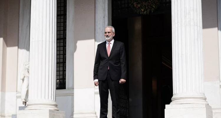 &Omicron;&rho;&kappa;ί&zeta;&epsilon;&tau;&alpha;&iota; &sigma;&tau;&iota;&sigmaf; 12:00 &eta; &upsilon;&pi;&eta;&rho;&epsilon;&sigma;&iota;&alpha;&kappa;ή &kappa;&upsilon;&beta;έ&rho;&nu;&eta;&sigma;&eta; -Ό&lambda;&omicron;&iota; &omicron;&iota; &nu;έ&omicron;&iota; &upsilon;&pi;&omicron;&upsilon;&rho;&gamma;&omicron;ί &gamma;&iota;&alpha; έ&nu;&alpha;&nu; &mu;ή&nu;&alpha;