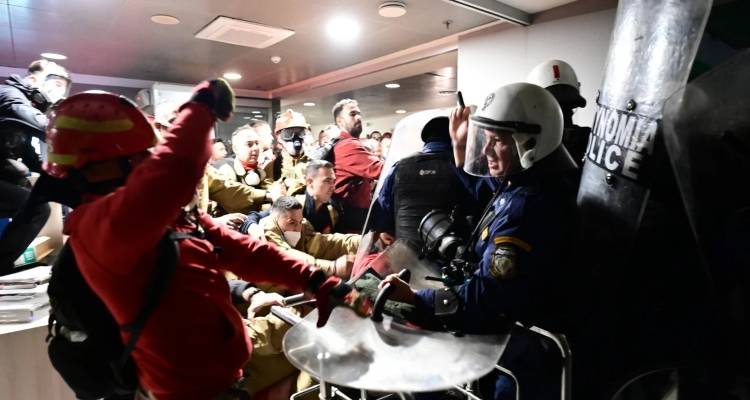 &Epsilon;&pi;&epsilon;&iota;&sigma;&omicron;&delta;&iota;&alpha;&kappa;ή &kappa;&alpha;&tau;ά&lambda;&eta;&psi;&eta; &tau;&omicron;&upsilon; &upsilon;&pi;. &Pi;&omicron;&lambda;&iota;&tau;&iota;&kappa;ή&sigmaf; &Pi;&rho;&omicron;&sigma;&tau;&alpha;&sigma;ί&alpha;&sigmaf; &alpha;&pi;ό &epsilon;&pi;&omicron;&chi;&iota;&kappa;&omicron;ύ&sigmaf; &pi;&upsilon;&rho;&omicron;&sigma;&beta;έ&sigma;&tau;&epsilon;&sigmaf;, &mu;&epsilon; &sigma;&upsilon;&lambda;&lambda;ή&psi;&epsilon;&iota;&sigmaf; &kappa;&alpha;&iota; &tau;&rho;&alpha;&upsilon;&mu;&alpha;&tau;&iota;&sigma;&mu;&omicron;ύ&sigmaf;