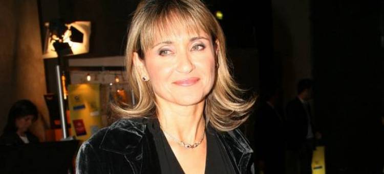 Μάρα Ζαχαρέα παρουσιάστρια, Νίκος Χατζηνικολάου σχολιαστής στο κεντρικό δελτίο του Star