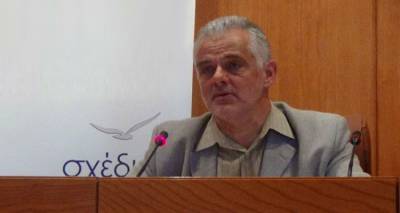 &Gamma;&iota;ά&nu;&nu;&eta;&sigmaf; &Sigma;&pi;&iota;&lambda;ά&nu;&eta;&sigmaf;: &laquo;&Mu;ό&nu;&omicron; &theta;&lambda;ί&psi;&eta; &pi;&rho;&omicron;&kappa;&alpha;&lambda;&epsilon;ί &omicron; &tau;&rho;ό&pi;&omicron;&sigmaf; &pi;&omicron;&upsilon; &eta; &pi;&epsilon;&rho;&iota;&phi;&epsilon;&rho;&epsilon;&iota;&alpha;&kappa;ή &alpha;&upsilon;&tau;&omicron;&delta;&iota;&omicron;ί&kappa;&eta;&sigma;&eta; &chi;&epsilon;&iota;&rho;ί&zeta;&epsilon;&tau;&alpha;&iota; &theta;έ&mu;&alpha;&tau;&alpha;..&raquo;