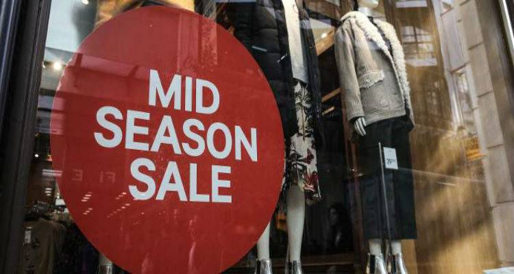 Πέφτει η αυλαία στις ενδιάμεσες εκπτώσεις