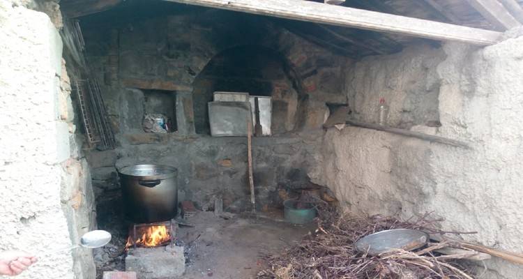 &Eta; &Lambda;ή&mu;&nu;&omicron;&sigmaf; &xi;έ&rho;&epsilon;&iota; &alpha;&pi;ό &kappa;&alpha;&lambda;ό &pi;&epsilon;&tau;&iota;&mu;έ&zeta;&iota;