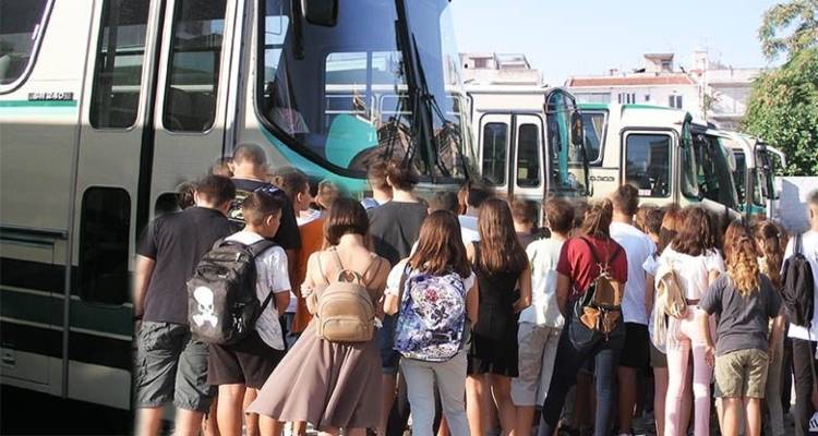 &Tau;&epsilon;&lambda;&epsilon;&upsilon;&tau;&alpha;ί&alpha; &epsilon;&xi;έ&lambda;&iota;&xi;&eta;: &Lambda;&epsilon;&upsilon;&kappa;ό&sigmaf; &kappa;&alpha;&pi;&nu;ό&sigmaf; &sigma;&tau;&omicron; &pi;&rho;ό&beta;&lambda;&eta;&mu;&alpha; &tau;&eta;&sigmaf; &mu;&epsilon;&tau;&alpha;&phi;&omicron;&rho;ά&sigmaf; &mu;&alpha;&theta;&eta;&tau;ώ&nu;;
