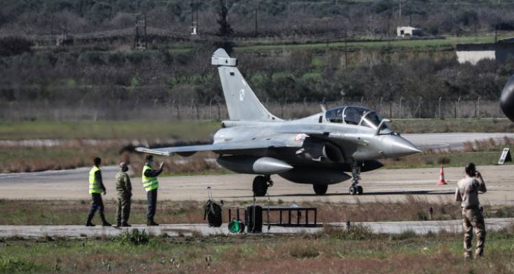 «Σαν ριπές ανέμου»: Η πρώτη πτήση των γαλλικών Rafale πάνω από το Αιγαίο, ο ανεφοδιασμός εν πτήσει | Εντυπωσιακό βίντεο