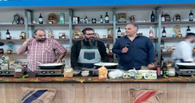 &Omicron;&iota; &gamma;&epsilon;ύ&sigma;&epsilon;&iota;&sigmaf; &tau;&eta;&sigmaf; &Lambda;ή&mu;&nu;&omicron;&upsilon; &pi;&rho;&omega;&tau;&alpha;&gamma;&omega;&nu;ί&sigma;&tau;&eta;&sigma;&alpha;&nu; &sigma;&tau;&eta;&nu; έ&kappa;&theta;&epsilon;&sigma;&eta; &laquo;&Epsilon;&lambda;&lambda;ά&delta;&omicron;&sigmaf; &gamma;&epsilon;ύ&sigma;&epsilon;&iota;&sigmaf;&raquo; (photos + mp3)