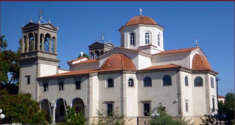 Πανηγυρίζει ο Μητροπολιτικός ναός Αγίας Τριάδος στην Μύρινα