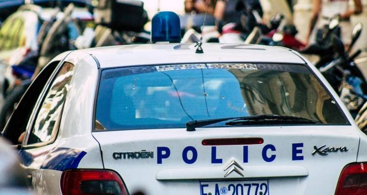 Ά&gamma;&rho;&iota;&omicron; έ&gamma;&kappa;&lambda;&eta;&mu;&alpha; &sigma;&tau;&eta; &Gamma;&lambda;&upsilon;&phi;ά&delta;&alpha;: 46&chi;&rho;&omicron;&nu;&omicron;&sigmaf; &delta;&omicron;&lambda;&omicron;&phi;ό&nu;&eta;&sigma;&epsilon; &mu;&epsilon; &mu;&alpha;&chi;&alpha;ί&rho;&iota; &tau;&omicron;&nu; &pi;&alpha;&tau;έ&rho;&alpha; &tau;&omicron;&upsilon; | &Epsilon;ί&chi;&epsilon; &sigma;&kappa;&omicron;&tau;ώ&sigma;&epsilon;&iota; &tau;&eta; &mu;&eta;&tau;έ&rho;&alpha; &tau;&omicron;&upsilon; &tau;&omicron; 2014
