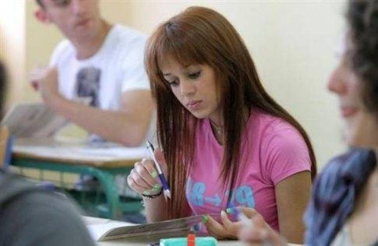 «Ψαλίδι» στους εισακτέους φέρνουν οι συγχωνεύσεις σε ΑΕΙ και ΤΕΙ