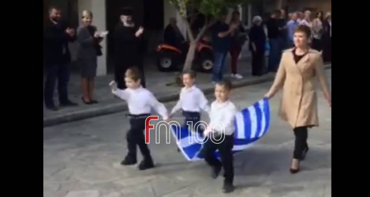 Παρέλαση 28ης Οκτωβρίου: Συγκίνησαν οι μικροί ακρίτες του Αϊ-Στράτη (photos &amp; video)