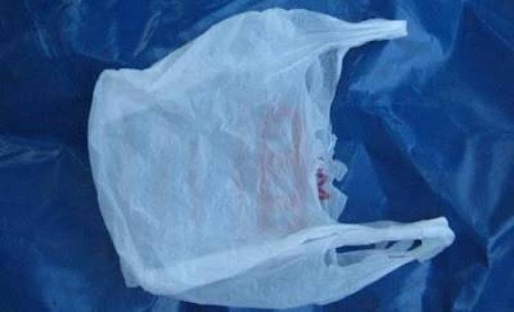 Φόρο στις πλαστικές σακούλες επιβάλλει η ΕΕ