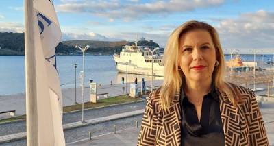 &Eta; &Delta;ή&mu;&alpha;&rho;&chi;&omicron;&sigmaf; &Lambda;ή&mu;&nu;&omicron;&upsilon;, &Epsilon;. &Gamma;&epsilon;ώ&rho;&gamma;&alpha; &gamma;&iota;&alpha; &tau;&eta;&nu; &tau;&rho;&alpha;&gamma;&omega;&delta;ί&alpha; &sigma;&tau;&alpha; &Tau;έ&mu;&pi;&eta;