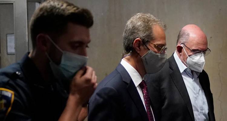 &Alpha;&theta;ώ&omicron;&sigmaf; &delta;&eta;&lambda;ώ&nu;&epsilon;&iota; &omicron; &omicron;&iota;&kappa;&omicron;&nu;&omicron;&mu;&iota;&kappa;ό&sigmaf; &delta;&iota;&epsilon;&upsilon;&theta;&upsilon;&nu;&tau;ή&sigmaf; &tau;&omicron;&upsilon; Trump Organization, &pi;&omicron;&upsilon; &delta;&iota;ώ&kappa;&epsilon;&tau;&alpha;&iota; &gamma;&iota;&alpha; &phi;&omicron;&rho;&omicron;&delta;&iota;&alpha;&phi;&upsilon;&gamma;ή