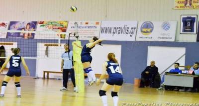 &Alpha;&nu;&tau;&iota;&mu;έ&tau;&omega;&pi;&eta; &mu;&epsilon; &tau;&omicron;&nu; &Alpha;.&Omicron;. &Mu;&upsilon;&tau;&iota;&lambda;ή&nu;&eta;&sigmaf; &alpha;ύ&rho;&iota;&omicron; &eta; &gamma;&upsilon;&nu;&alpha;&iota;&kappa;&epsilon;ί&alpha; &omicron;&mu;ά&delta;&alpha; &beta;ό&lambda;&epsilon;ϊ &tau;&eta;&sigmaf; &Lambda;ή&mu;&nu;&omicron;&upsilon;