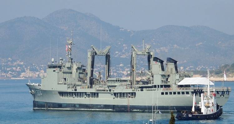 &Mu;&epsilon;&tau;ά &tau;&eta; &Lambda;ή&mu;&nu;&omicron; &kappa;&alpha;&iota; &tau;&omicron;&nu; &Pi;&epsilon;&iota;&rho;&alpha;&iota;ά &alpha;&nu;&alpha;&chi;ώ&rho;&eta;&sigma;&epsilon; &tau;&omicron; HMAS Success &tau;&omicron;&upsilon; &Alpha;&upsilon;&sigma;&tau;&rho;&alpha;&lambda;&iota;&alpha;&nu;&omicron;ύ &Pi;&omicron;&lambda;&epsilon;&mu;&iota;&kappa;&omicron;ύ &Nu;&alpha;&upsilon;&tau;&iota;&kappa;&omicron;ύ