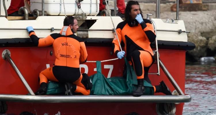 Άλλες δύο σοροί βρέθηκαν στο ναυάγιο στη Σικελία | Πέντε οι νεκροί, δύο αγνοούμενοι