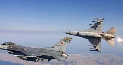 &Eta; &Tau;&omicron;&upsilon;&rho;&kappa;ί&alpha; &pi;&rho;&omicron;&kappa;&alpha;&lambda;&epsilon;ί &mu;&epsilon; &mu;&pi;&alpha;&rho;ά&zeta; &upsilon;&pi;&epsilon;&rho;&pi;&tau;ή&sigma;&epsilon;&omega;&nu; &sigma;&epsilon; έ&xi;&iota; &epsilon;&lambda;&lambda;&eta;&nu;&iota;&kappa;ά &nu;&eta;&sigma;&iota;ά