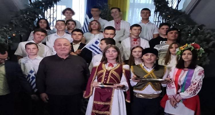 Το Ίδρυμα Μπούμπουρα μοίρασε χριστουγεννιάτικα δώρα στα παιδιά των 11 ελληνικών χωριών της Αζοφικής