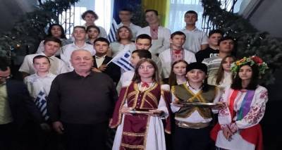 &Tau;&omicron; Ί&delta;&rho;&upsilon;&mu;&alpha; &Mu;&pi;&omicron;ύ&mu;&pi;&omicron;&upsilon;&rho;&alpha; &mu;&omicron;ί&rho;&alpha;&sigma;&epsilon; &chi;&rho;&iota;&sigma;&tau;&omicron;&upsilon;&gamma;&epsilon;&nu;&nu;&iota;ά&tau;&iota;&kappa;&alpha; &delta;ώ&rho;&alpha; &sigma;&tau;&alpha; &pi;&alpha;&iota;&delta;&iota;ά &tau;&omega;&nu; 11 &epsilon;&lambda;&lambda;&eta;&nu;&iota;&kappa;ώ&nu; &chi;&omega;&rho;&iota;ώ&nu; &tau;&eta;&sigmaf; &Alpha;&zeta;&omicron;&phi;&iota;&kappa;ή&sigmaf;