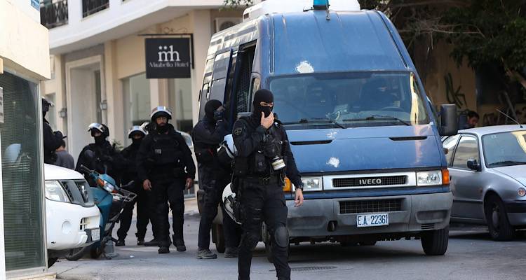 Ά&gamma;&iota;&omicron;&sigmaf; &Pi;&alpha;&nu;&tau;&epsilon;&lambda;&epsilon;ή&mu;&omicron;&nu;&alpha;&sigmaf;: &Sigma;&upsilon;&nu;&epsilon;&lambda;ή&phi;&theta;&eta; &Sigma;ύ&rho;&omicron;&sigmaf; &mu;&epsilon; &mu;&alpha;&chi;&alpha;ί&rho;&iota; &sigma;&epsilon; &epsilon;&kappa;&kappa;&lambda;&eta;&sigma;ί&alpha;