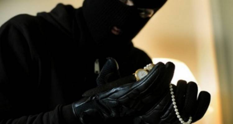 Έτσι διέρρηξαν οι δράστες τα σπίτια στη Μύρινα εχθές