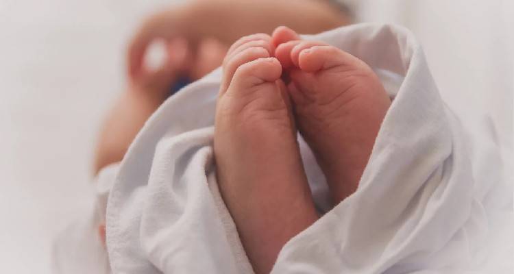 &Sigma;&tau;&omicron;&nu; &epsilon;&iota;&sigma;&alpha;&gamma;&gamma;&epsilon;&lambda;έ&alpha; &omicron; 20&chi;&rho;&omicron;&nu;&omicron;&sigmaf; &pi;&alpha;&tau;έ&rho;&alpha;&sigmaf; &tau;&omicron;&upsilon; &beta;&rho;έ&phi;&omicron;&upsilon;&sigmaf; &pi;&omicron;&upsilon; &kappa;&alpha;&kappa;&omicron;&pi;&omicron;&iota;ή&theta;&eta;&kappa;&epsilon; | &Tau;&iota; &epsilon;ί&nu;&alpha;&iota; &tau;&omicron; &laquo;&sigma;ύ&nu;&delta;&rho;&omicron;&mu;&omicron; &alpha;&nu;&alpha;&tau;ά&rho;&alpha;&xi;&eta;&sigmaf; &mu;&omega;&rho;&omicron;ύ&raquo;