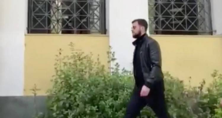 &Sigma;&tau;&eta;&nu; &alpha;&nu;&alpha;&kappa;&rho;ί&tau;&rho;&iota;&alpha; &omicron; &Mu;ά&nu;&omicron;&sigmaf; &Delta;&alpha;&sigma;&kappa;&alpha;&lambda;ά&kappa;&eta;&sigmaf;, &tau;&omicron;&nu; &alpha;&pi;&omicron;&delta;&omicron;&kappa;ί&mu;&alpha;&sigma;&alpha;&nu; &sigma;&upsilon;&gamma;&kappa;&epsilon;&nu;&tau;&rho;&omega;&mu;έ&nu;&omicron;&iota; | &laquo;&Delta;&omicron;&lambda;&omicron;&phi;ό&nu;&omicron;&iota;&raquo;, &laquo;&nu;&tau;&rho;&omicron;&pi;ή &sigma;&omicron;&upsilon;&raquo;, &phi;ώ&nu;&alpha;&zeta;&alpha;&nu;