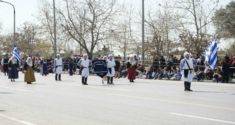 Φωτορεπορτάζ από την παρέλαση του Πολιτιστικού Ομίλου Λημνιών Θεσσαλονίκης για την 25η Μαρτίου
