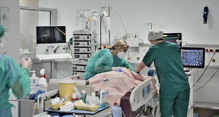 &Sigma;&epsilon; &pi;ί&epsilon;&sigma;&eta; &tau;&omicron; &Epsilon;&Sigma;&Upsilon; &mu;&epsilon; &pi;ά&nu;&omega; &alpha;&pi;ό 400 &epsilon;&iota;&sigma;&alpha;&gamma;&omega;&gamma;έ&sigmaf; &tau;&eta;&nu; &eta;&mu;έ&rho;&alpha; -&Pi;&omicron;&iota;&epsilon;&sigmaf; &pi;&epsilon;&rho;&iota;&omicron;&chi;έ&sigmaf; &tau;&rho;&omicron;&mu;ά&zeta;&omicron;&upsilon;&nu; &tau;&omicron;&upsilon;&sigmaf; &epsilon;&iota;&delta;&iota;&kappa;&omicron;ύ&sigmaf;