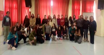 &Gamma;&Epsilon;&Lambda; &Mu;&omicron;ύ&delta;&rho;&omicron;&upsilon;: &Mu;&alpha;&theta;&eta;&tau;έ&sigmaf; &kappa;&alpha;&iota; &phi;&omicron;&rho;&epsilon;ί&sigmaf; &epsilon;&nu;ώ&nu;&omicron;&upsilon;&nu; &delta;&upsilon;&nu;ά&mu;&epsilon;&iota;&sigmaf; &gamma;&iota;&alpha; έ&nu;&alpha;&nu; &kappa;ό&sigma;&mu;&omicron; &sigma;&upsilon;&mu;&pi;&epsilon;&rho;ί&lambda;&eta;&psi;&eta;&sigmaf;