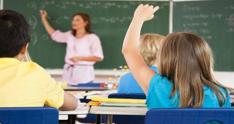 Είναι η επαναφοίτηση ωφέλιμη για τους μαθητές και τις μαθήτριες;