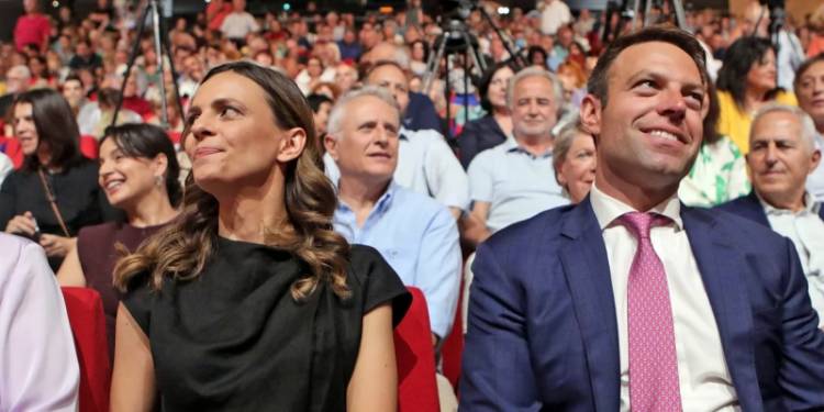 &Omicron; &Kappa;&alpha;&sigma;&sigma;&epsilon;&lambda;ά&kappa;&eta;&sigmaf; &alpha;&pi;&alpha;&nu;&tau;ά &sigma;&tau;&eta;&nu; &Alpha;&chi;&tau;&sigma;&iota;ό&gamma;&lambda;&omicron;&upsilon; &omega;&sigmaf; &sigma;ί&gamma;&omicron;&upsilon;&rho;&omicron;&sigmaf; &pi;&rho;ό&epsilon;&delta;&rho;&omicron;&sigmaf;: &laquo;&Alpha;&pi;ό &Delta;&epsilon;&upsilon;&tau;έ&rho;&alpha; &theta;&alpha; &epsilon;ί&mu;&alpha;&iota; &alpha;&sigma;&pi;ί&delta;&alpha; &pi;&rho;&omicron;&sigma;&tau;&alpha;&sigma;ί&alpha;&sigmaf;&raquo;