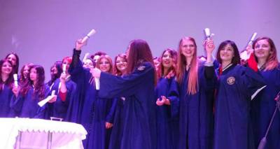 &laquo;Έ&lambda;&alpha; &mu;&omega;&rho;έ, &sigma;&iota;&gamma;ά &tau;&eta; &sigma;&chi;&omicron;&lambda;ή...&raquo;