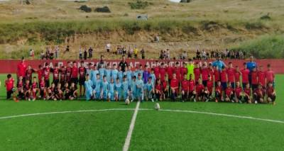 Ά&gamma;&iota;&omicron;&sigmaf; &Delta;&eta;&mu;ή&tau;&rho;&iota;&omicron;&sigmaf;: &Tau;&rho;&iota;&pi;&lambda;ή &alpha;&kappa;&alpha;&delta;&eta;&mu;&alpha;ϊ&kappa;ή &sigma;&upsilon;&nu;ά&nu;&tau;&eta;&sigma;&eta; &pi;&omicron;&delta;&omicron;&sigma;&phi;&alpha;ί&rho;&omicron;&upsilon; &sigma;&tau;&eta; &Lambda;ή&mu;&nu;&omicron;