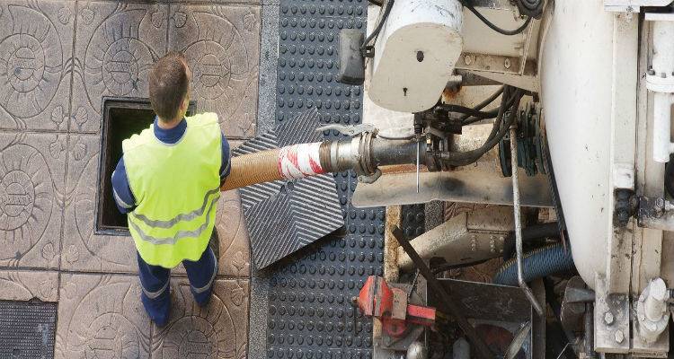 Παναγιά Λήμνου: Περιμένει 3 εβδομάδες να της εκκενώσουν το βόθρο (mp3)