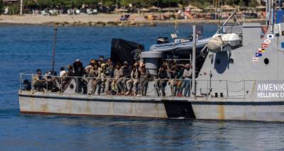 Ασφυκτική η κατάσταση στην Κρήτη με τις «καραβιές» μεταναστών | Άλλοι 557 αποβιβάστηκαν σήμερα, στη Λιβύη ο Πλεύρης