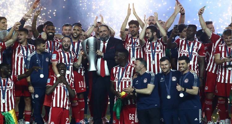 Ολυμπιακός: Η απονομή της κούπας στους πρωταθλητές