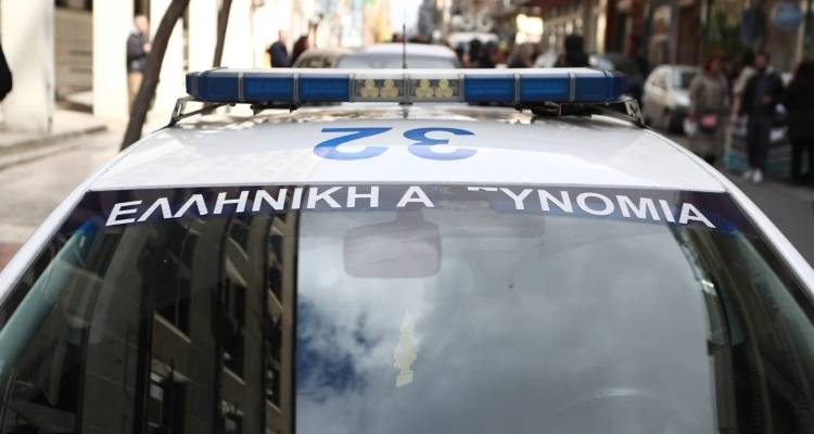 &Sigma;&omicron;&kappa;&alpha;&rho;&iota;&sigma;&tau;&iota;&kappa;ό: Ό&lambda;&omicron;&sigmaf; &omicron; &delta;&iota;ά&lambda;&omicron;&gamma;&omicron;&sigmaf; &alpha;&pi;&alpha;&tau;&epsilon;ώ&nu;&alpha; &mu;&epsilon; 80&chi;&rho;&omicron;&nu;&eta; &pi;&omicron;&upsilon; &tau;&eta;&sigmaf; ά&rho;&pi;&alpha;&xi;&epsilon; &chi;&rho;ή&mu;&alpha;&tau;&alpha; -&Eta; &gamma;&upsilon;&nu;&alpha;ί&kappa;&alpha; &xi;έ&sigma;&pi;&alpha;&sigma;&epsilon; &kappa;&alpha;&iota; &omicron;ύ&rho;&lambda;&iota;&alpha;&zeta;&epsilon;, &epsilon;&kappa;&epsilon;ί&nu;&omicron;&sigmaf; &alpha;&tau;ά&rho;&alpha;&chi;&omicron;&sigmaf;