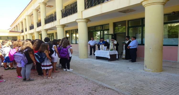 &Epsilon;&Lambda;&Mu;&Epsilon; &Lambda;ή&mu;&nu;&omicron;&upsilon;: &laquo;600 ώ&rho;&epsilon;&sigmaf; &delta;&iota;&delta;&alpha;&sigma;&kappa;&alpha;&lambda;ί&alpha;&sigmaf; &chi;ά&nu;&omicron;&nu;&tau;&alpha;&iota; &epsilon;&beta;&delta;&omicron;&mu;&alpha;&delta;&iota;&alpha;ί&omega;&sigmaf;&raquo;