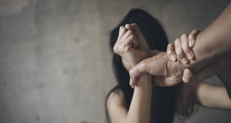 Πάτρα: 35χρονη κατήγγειλε τον σύντροφό της για βιασμό