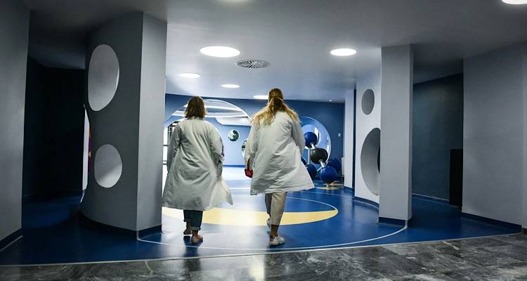 &Iota;&alpha;&tau;&rho;&iota;&kappa;&omicron;ί &Sigma;ύ&lambda;&lambda;&omicron;&gamma;&omicron;&iota; &tau;&eta;&sigmaf; &chi;ώ&rho;&alpha;&sigmaf; &sigma;&epsilon; &Upsilon;&pi;. &Upsilon;&gamma;&epsilon;ί&alpha;&sigmaf; &kappa;&alpha;&iota; &Epsilon;&Omicron;&Pi;&Upsilon;&Upsilon;: &laquo;&Sigma;&tau;&alpha;&theta;&epsilon;ί&tau;&epsilon; &sigma;&tau;&eta; &sigma;&omega;&sigma;&tau;ή &pi;&lambda;&epsilon;&upsilon;&rho;ά &tau;&eta;&sigmaf; &Iota;&sigma;&tau;&omicron;&rho;ί&alpha;&sigmaf;&raquo;