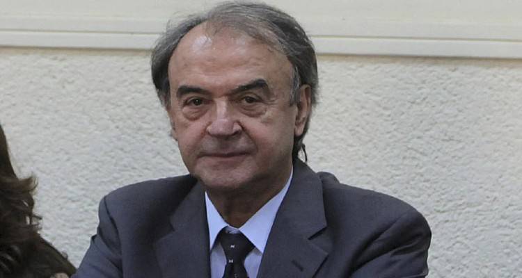 &Pi;έ&theta;&alpha;&nu;&epsilon; &omicron; &Delta;&eta;&mu;ή&tau;&rho;&eta;&sigmaf; &Tau;&sigma;&omicron;&beta;ό&lambda;&alpha;&sigmaf;