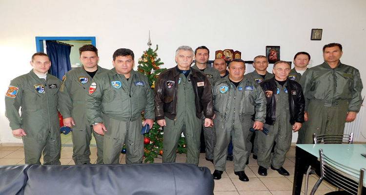O &Alpha;&rho;&chi;&eta;&gamma;ό&sigmaf; &Tau;&alpha;&kappa;&tau;&iota;&kappa;ή&sigmaf; &Alpha;&epsilon;&rho;&omicron;&pi;&omicron;&rho;ί&alpha;&sigmaf; &epsilon;&pi;&iota;&sigma;&kappa;έ&phi;&theta;&eta;&kappa;&epsilon; &tau;&eta; &Lambda;ή&mu;&nu;&omicron; &kappa;&alpha;&iota; &tau;&eta; &Sigma;&kappa;ύ&rho;&omicron; (photos)